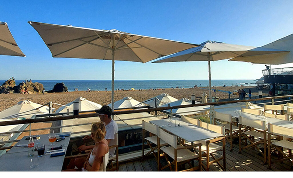 Restaurant, Brasserie, Bar de Plage dans le vrai HÔTEL DE LA PLAGE à Saint-Marc-Sur-Mer, Saint-Nazaire